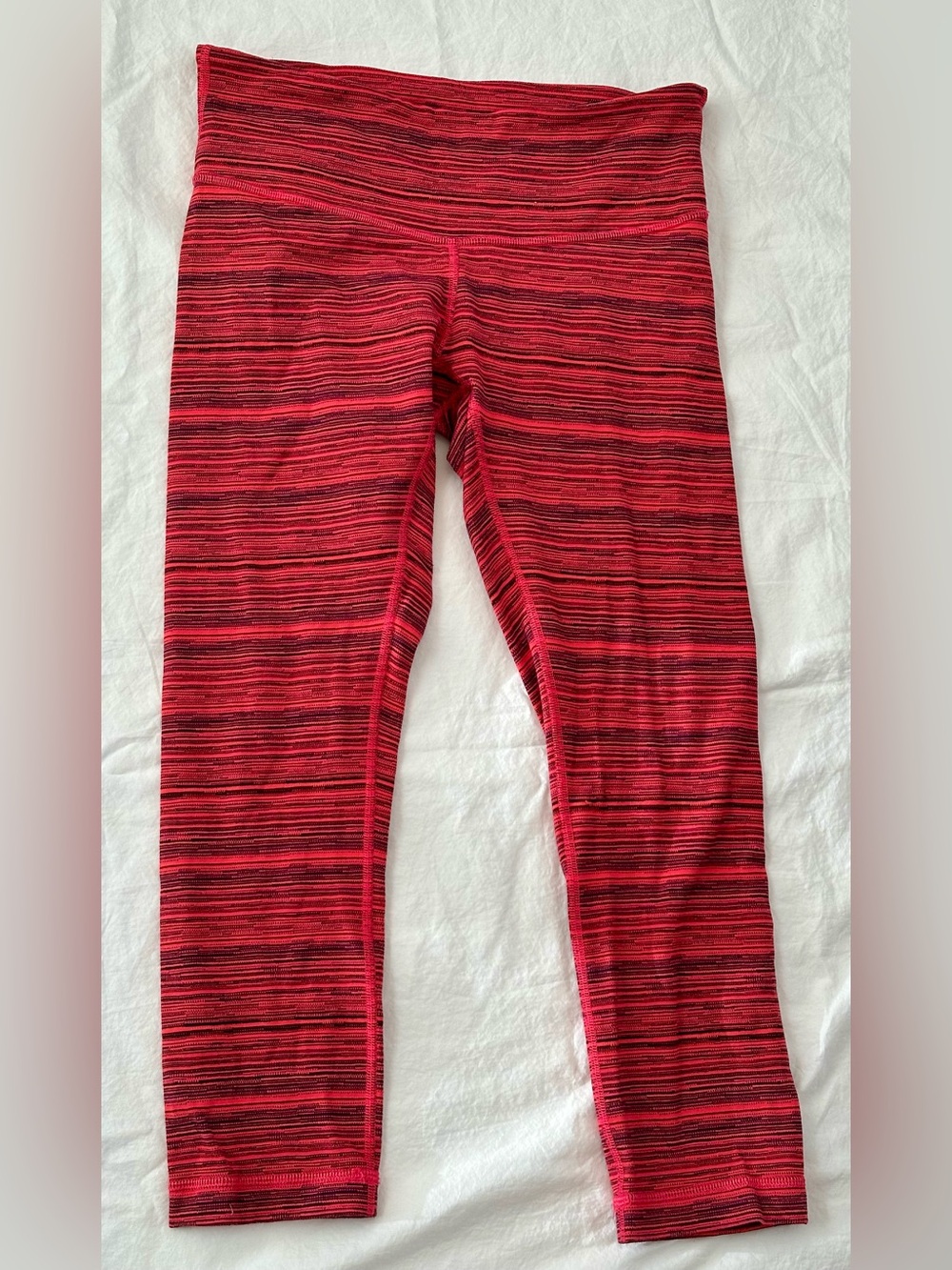 Lululemon Wunder Under Crop (Hi-Rise) Cyber Boom Juice Alarming- Size 6